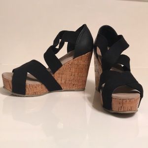 Very Volatile black wedges